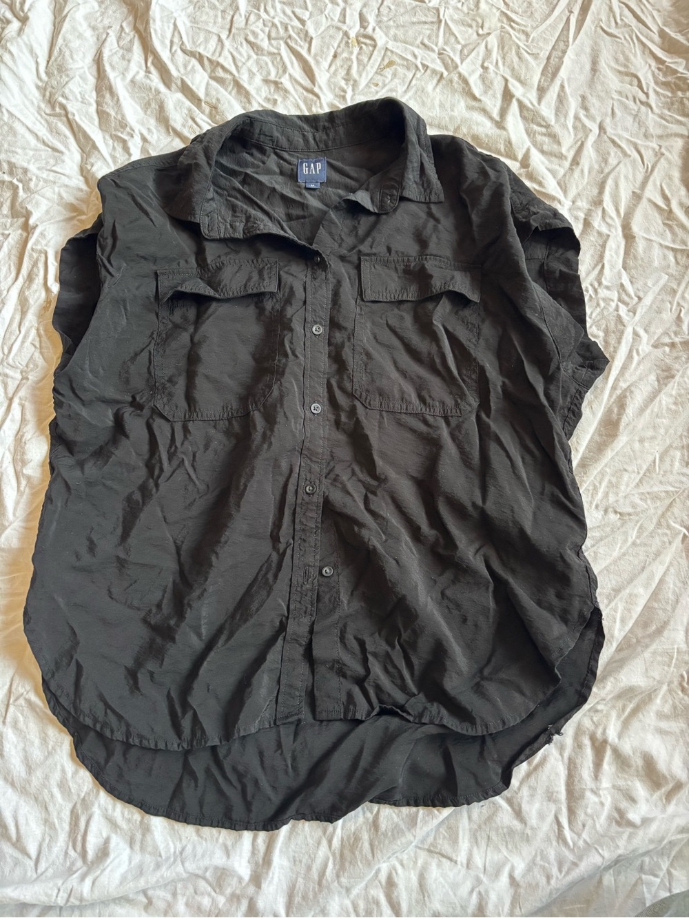 GAP woman’s  Black Short-Sleeve Button-Up Shirt Jacket